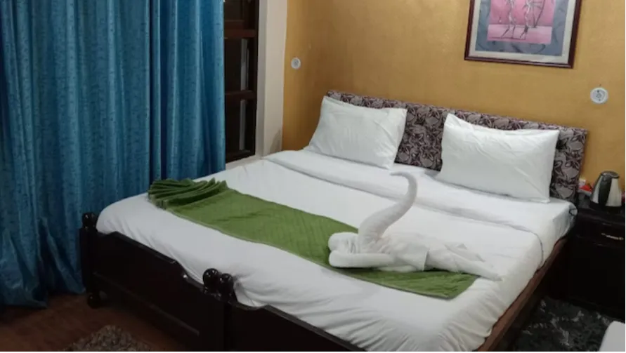 Apple Deluxe Room